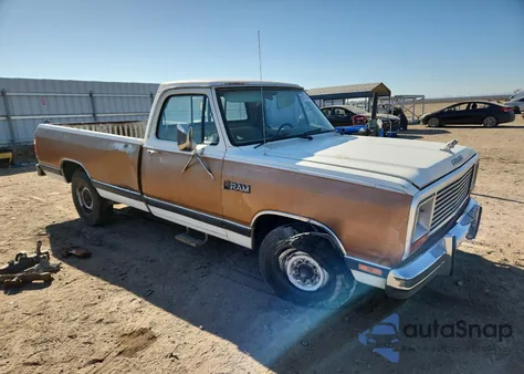 1985 Dodge D-Series D200 z USA, uszkodzony, nr VIN 1B7HD24T2FS659637